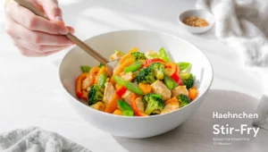 Hähnchen Stir-Fry asiatisch: Hähnchenstreifen mit Paprika, Brokkoli und Soja-Ingwer-Sauce im Wok in 15 Min.
