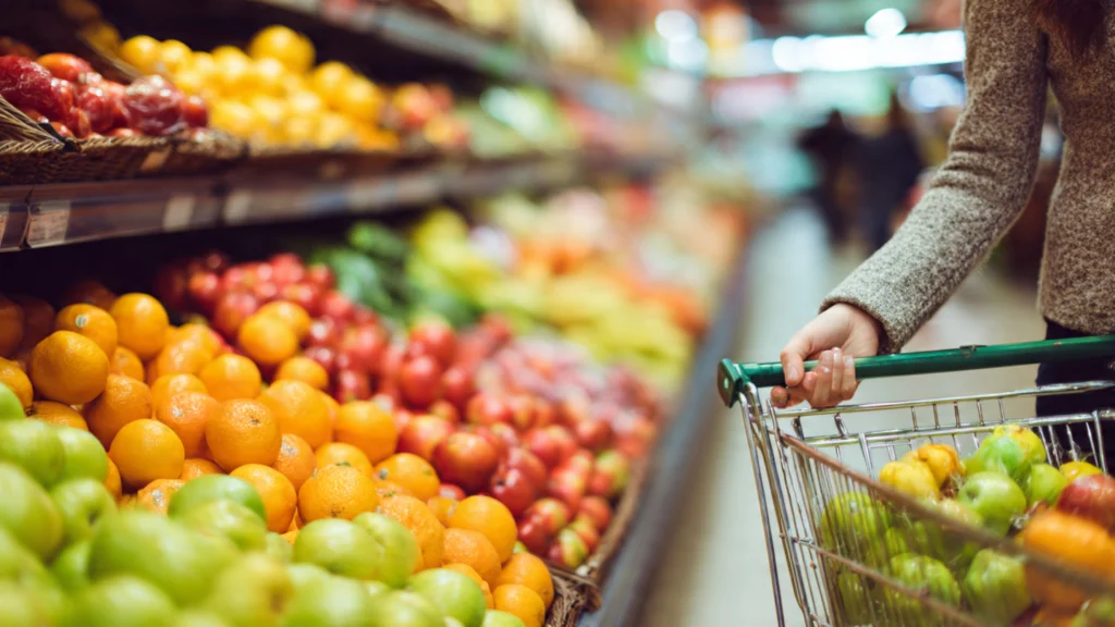 Supermarkt-Tricks Geld sparen Einkaufen – Eigenmarken, MHD-Rabatte, Einkaufsliste und Coupons